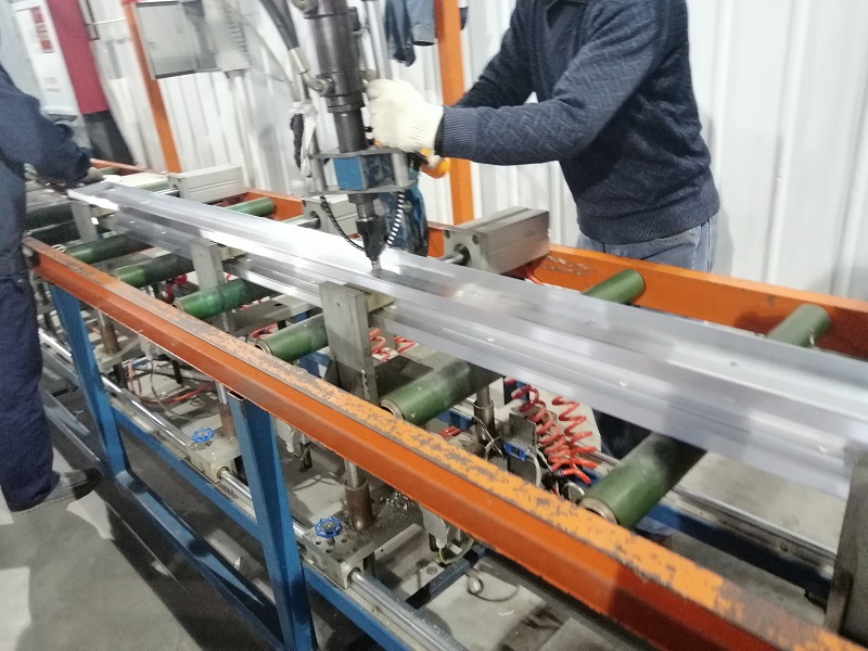 密集型母線(xiàn)槽安裝方法技巧